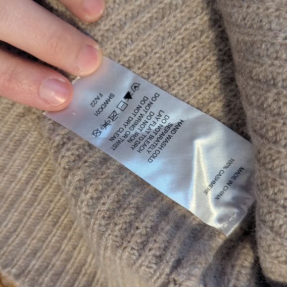 Quince 100% Cashmere Women's
Oversized Cardigan Sweater - Picture 9 of 9